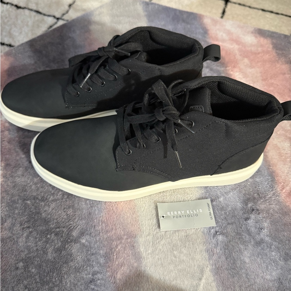 Perry Ellis Men's Black and White Sneakers